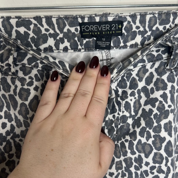 Forever 21+ Women's Leopard Print Denim Shorts - Picture 3 of 5